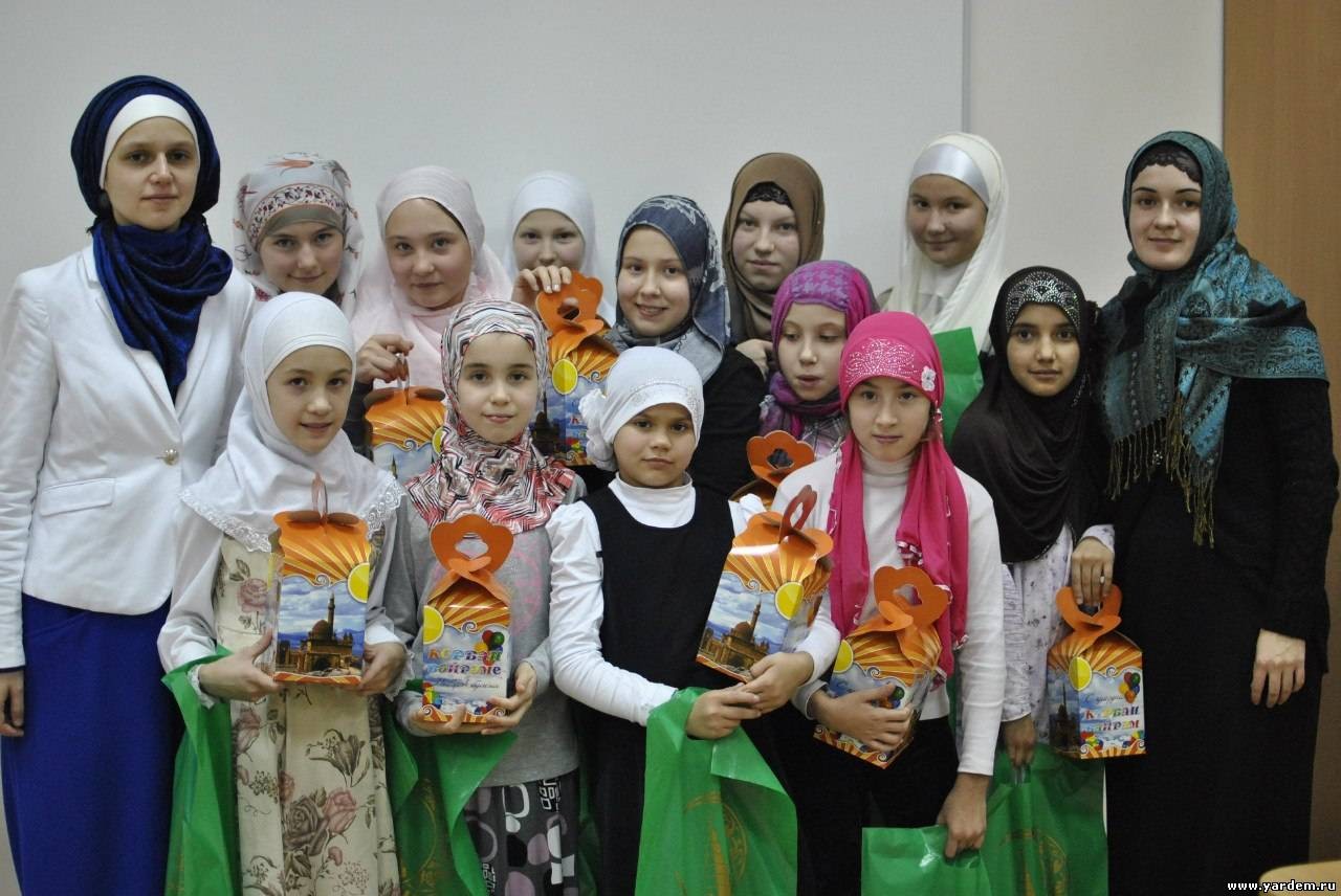 В мечети "Ярдэм" проходит летний мусульманский лагерь для девочек. Курсы по основам Ислама
