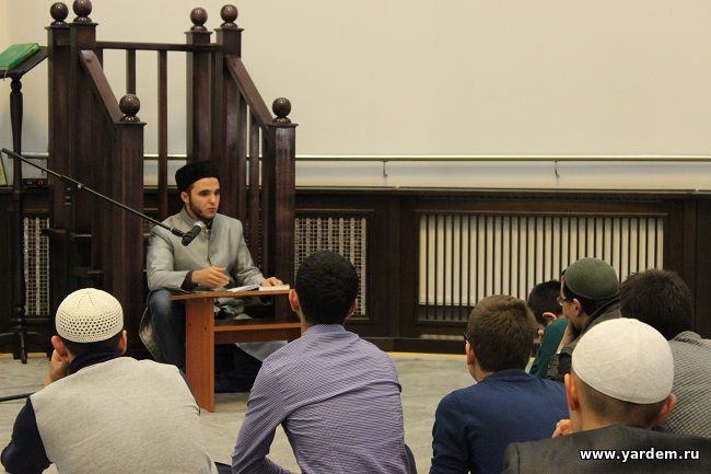 В мечети "Ярдэм" прошел первый урок по книге "Рияд ас-салихин"