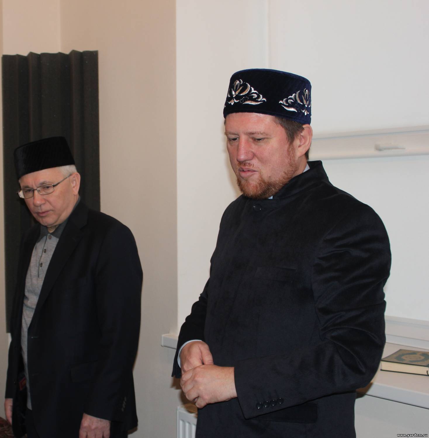 Депутат и поэт Разиль Валеев  посетил мечеть "Ярдэм"