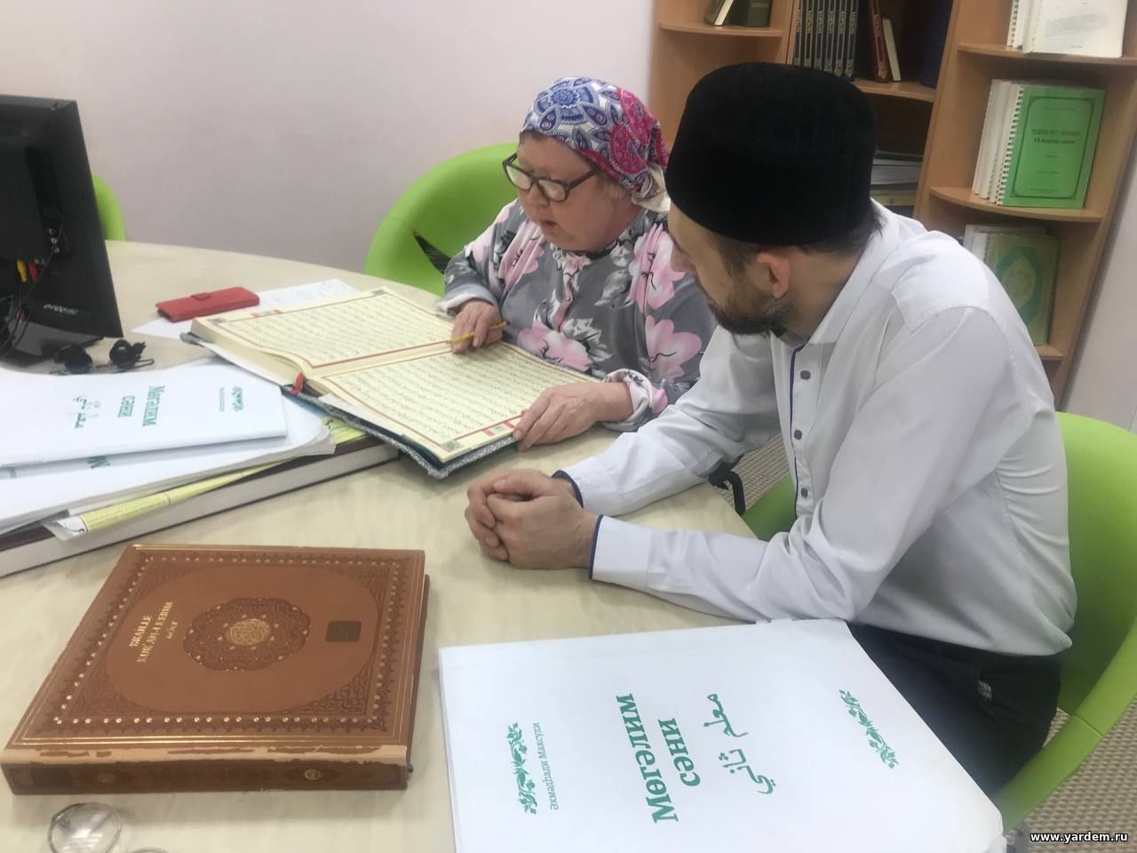Обучение чтению Корана на плоской печати
