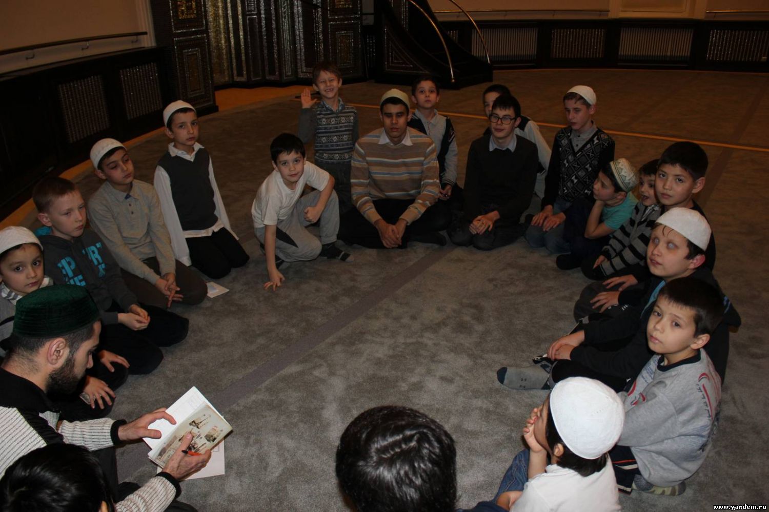 Научиться читать Коран помогут при мечети "Ярдэм" Казани. Курсы по заучиванию Корана