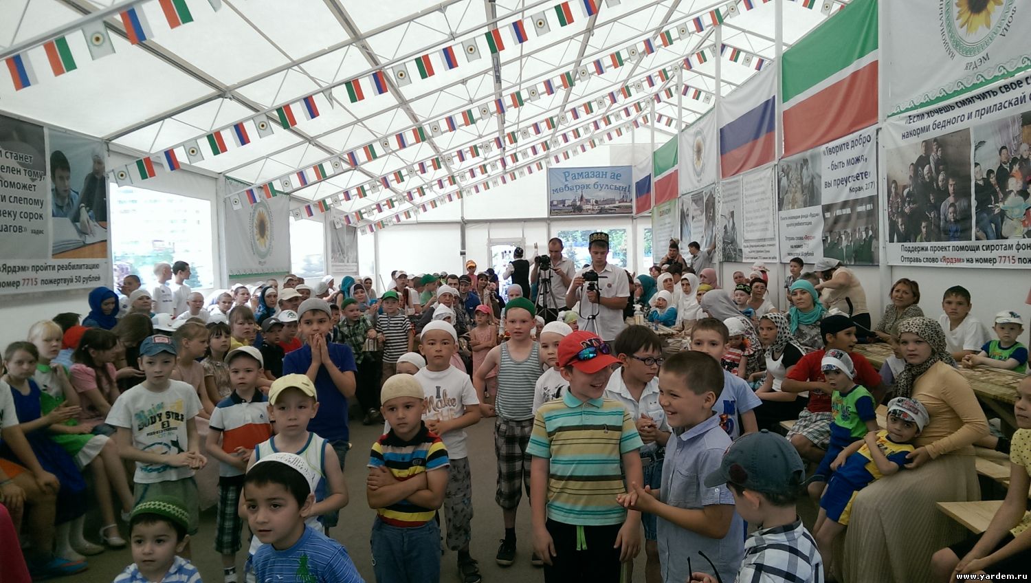 Площадка мечети "Ярдэм" собрала детей Казани