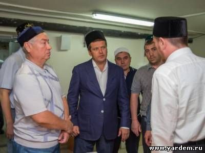 Мэр Казани принял участие в ифтаре в мечети «Ярдэм»